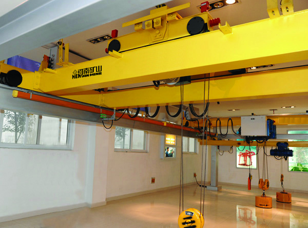 下旋转伸缩电磁挂梁桥式起沉机