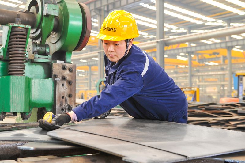 爱厂如家，节约标兵｜河南1929cc智能产业园剪板机下料工朱红敏