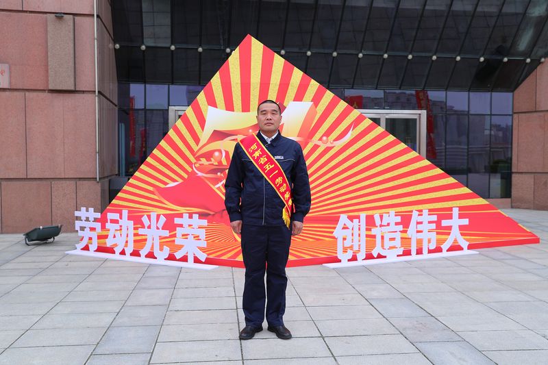 致敬劳动者｜河南1929cc机装五班李杰荣获“河南省五一劳动焦芈”